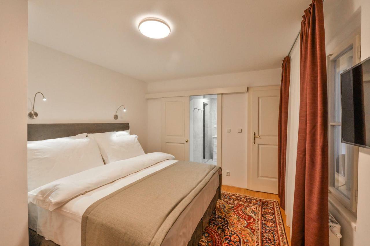 Romantic Apartment Prague Near Charles Bridge Bagian luar foto
