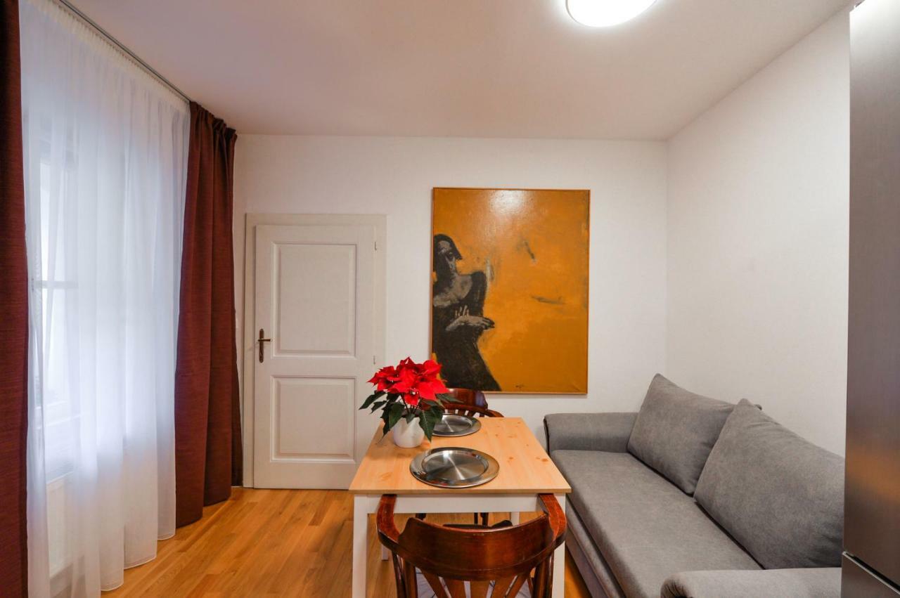 Romantic Apartment Prague Near Charles Bridge Bagian luar foto
