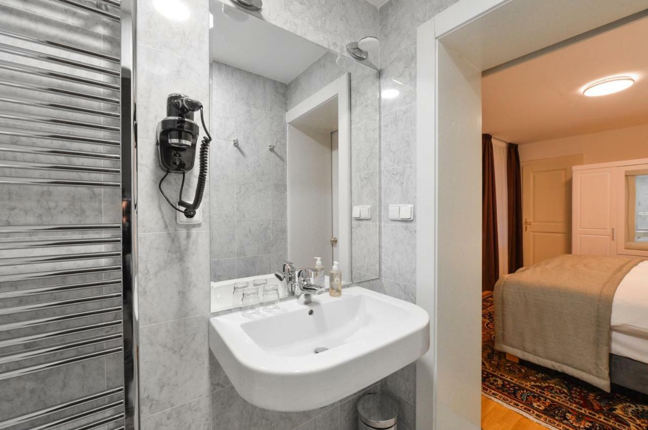 Romantic Apartment Prague Near Charles Bridge Bagian luar foto