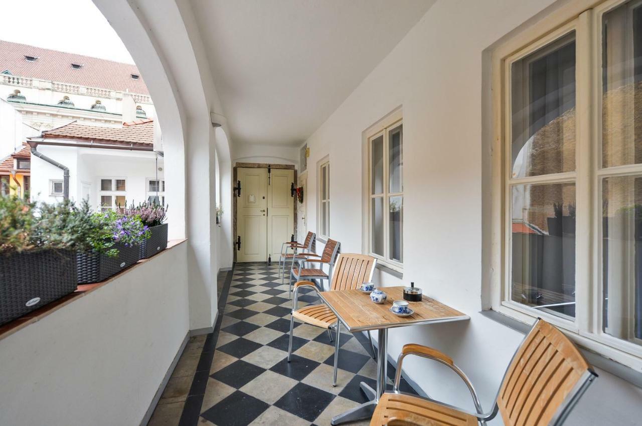 Romantic Apartment Prague Near Charles Bridge Bagian luar foto